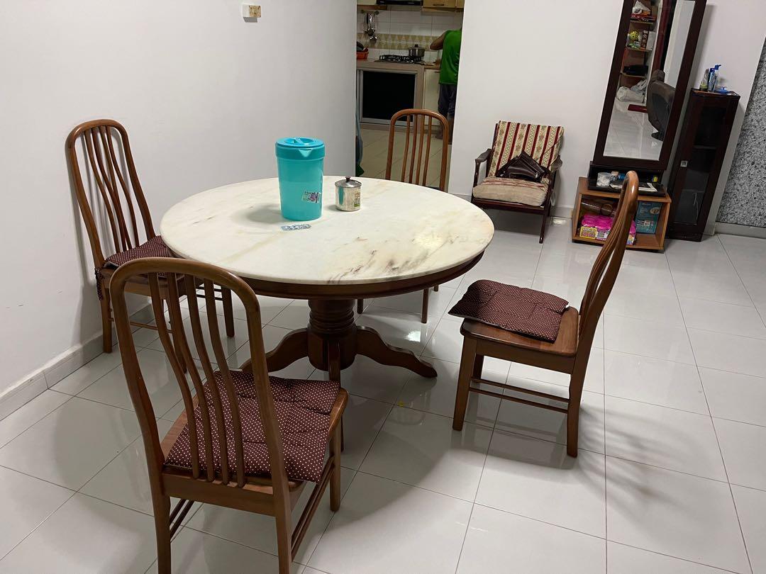 Dining Table (Category: Tables & Sets) located in Singapore. Submitted by bhalvin (Listing ID 1153073575, Image 1). Description: Marble Table.
