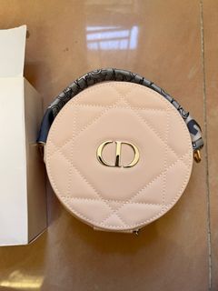（分類：）位於 。 由 cchanconnie 提交（商品編號 1153065782，圖片 1）。簡介： 。