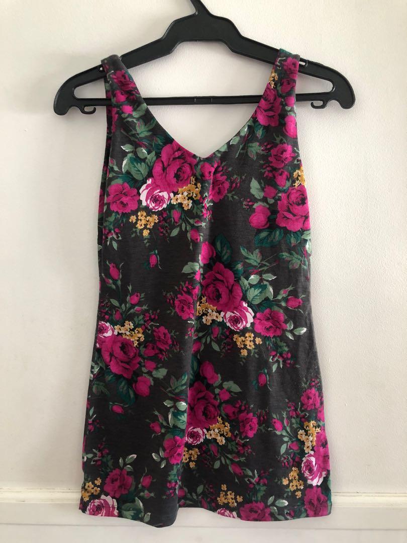 Floral Print Tank Top (Category: Others Tops) located in Taguig. Submitted by declutteringthings0908 (Listing ID 1152982274, Image 2). Description: Can fit up to semi medium frames RFS: decluttering MOP: BPI, BDO, GCash.
