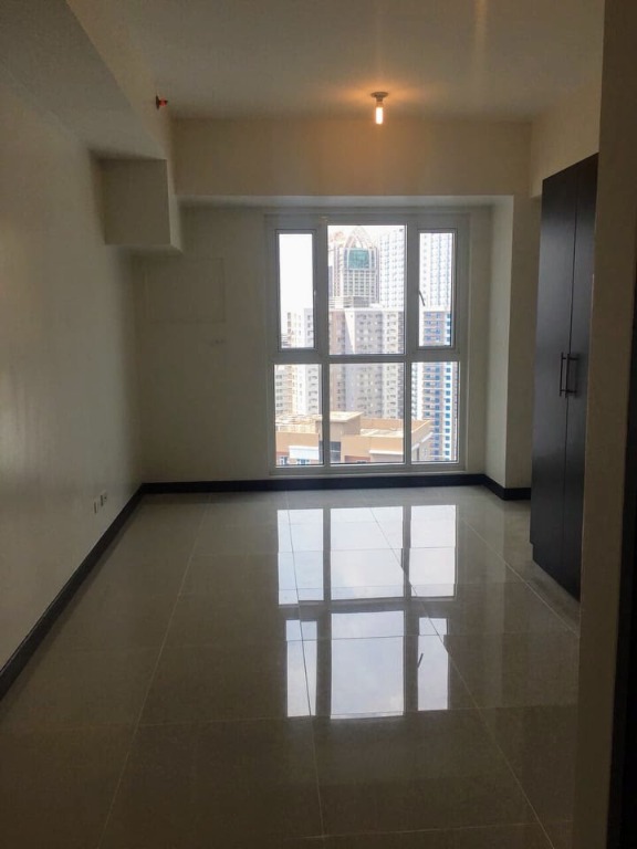 FOR LEASE! Studio unit w/ parking in the Axis Residences, Pioneer