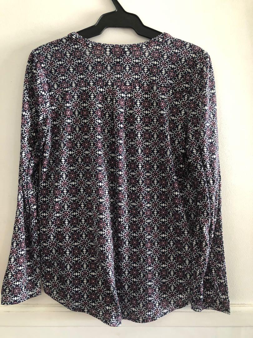 H&M Printed Longsleeves (Category: Blouses) located in Taguig. Submitted by declutteringthings0908 (Listing ID 1152982092, Image 2). Description: Cotton material RFS: decluttering MOP: BPI, BDO, GCash.