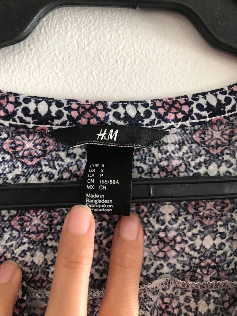 H&M Printed Longsleeves (Category: Blouses) located in Taguig. Submitted by declutteringthings0908 (Listing ID 1152982092, Image 3). Description: Cotton material RFS: decluttering MOP: BPI, BDO, GCash.