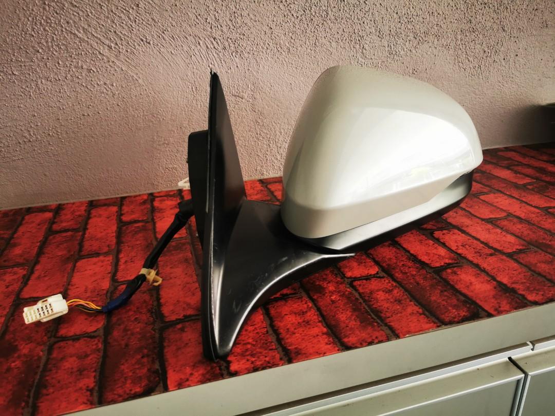 Honda HRV Side Mirror Left Side With Turn Signal, Auto Accessories on