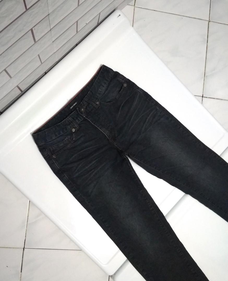 Jeans basic house, Fesyen Pria, Pakaian 