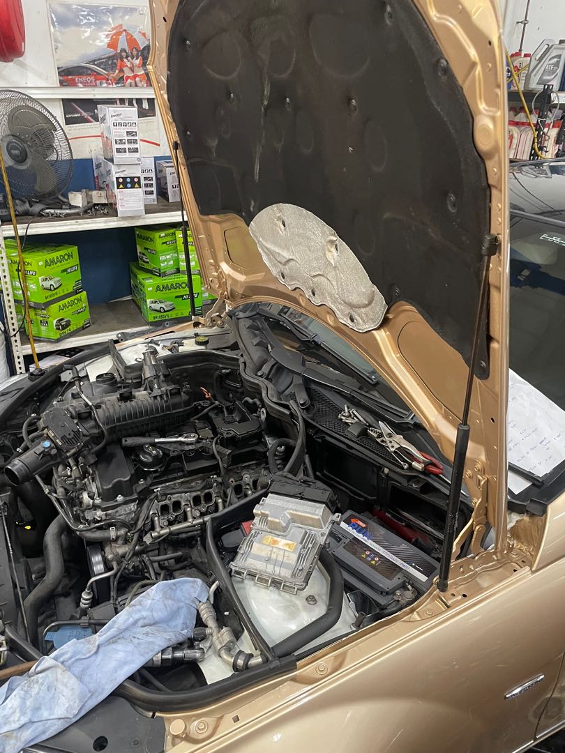 Mercedes W204 Oil Leak Job, Car Accessories, Car & Services