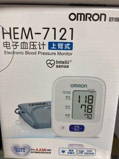 Omron Hem-7121上臂式 電子血壓計