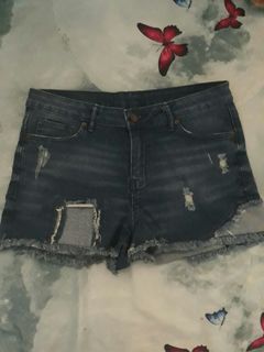 (Category: ) located in . Submitted by style_for_less (Listing ID 1153001639, Image 1). Description: .