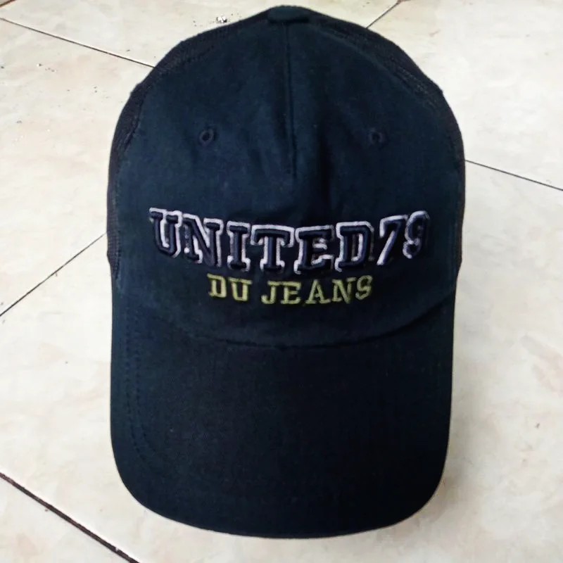 Topi Design United, Fesyen Pria 