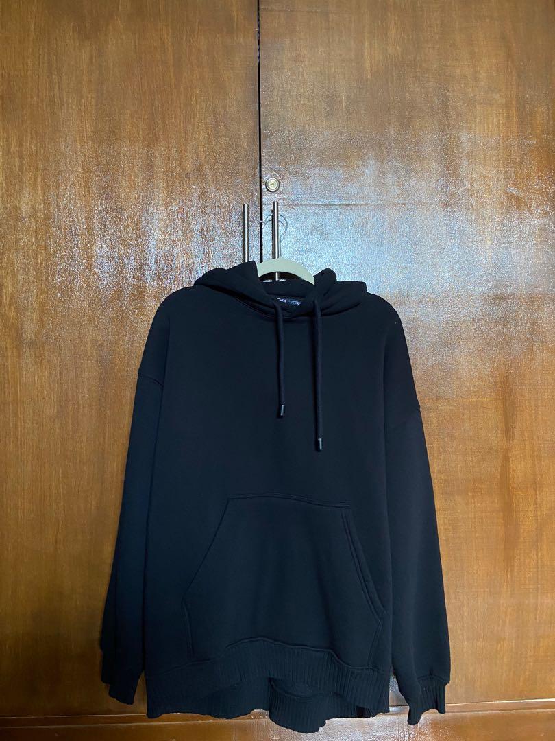 Zara Oversized Black Hoodie (Medium M) (Category: Coats, Jackets and Outerwear) located in Dumaguete. Submitted by neyeu (Listing ID 1152969018, Image 1). Description: RFS: I’m cleaning out my closet. Payment method is only through GCASH and shipping option is only through J&T. 😊.
