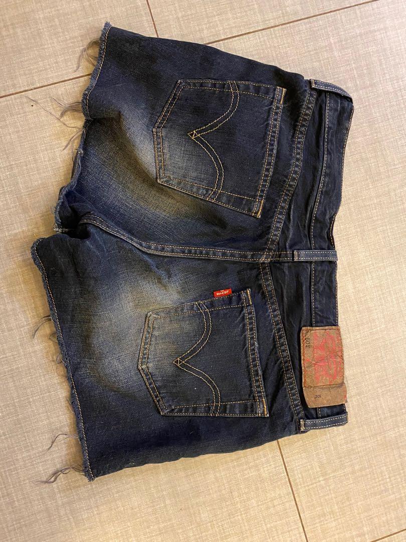 購自日本 Levi's 牛仔短褲 絕版 （分類：短褲）位於 Hong Kong。 由 sumsumbeautyshop 提交（商品編號 1153296182，圖片 1）。簡介： 。