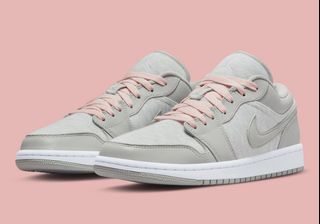 (Category: ) located in . Submitted by sneakersmuseum (Listing ID 1153327470, Image 1). Description: .