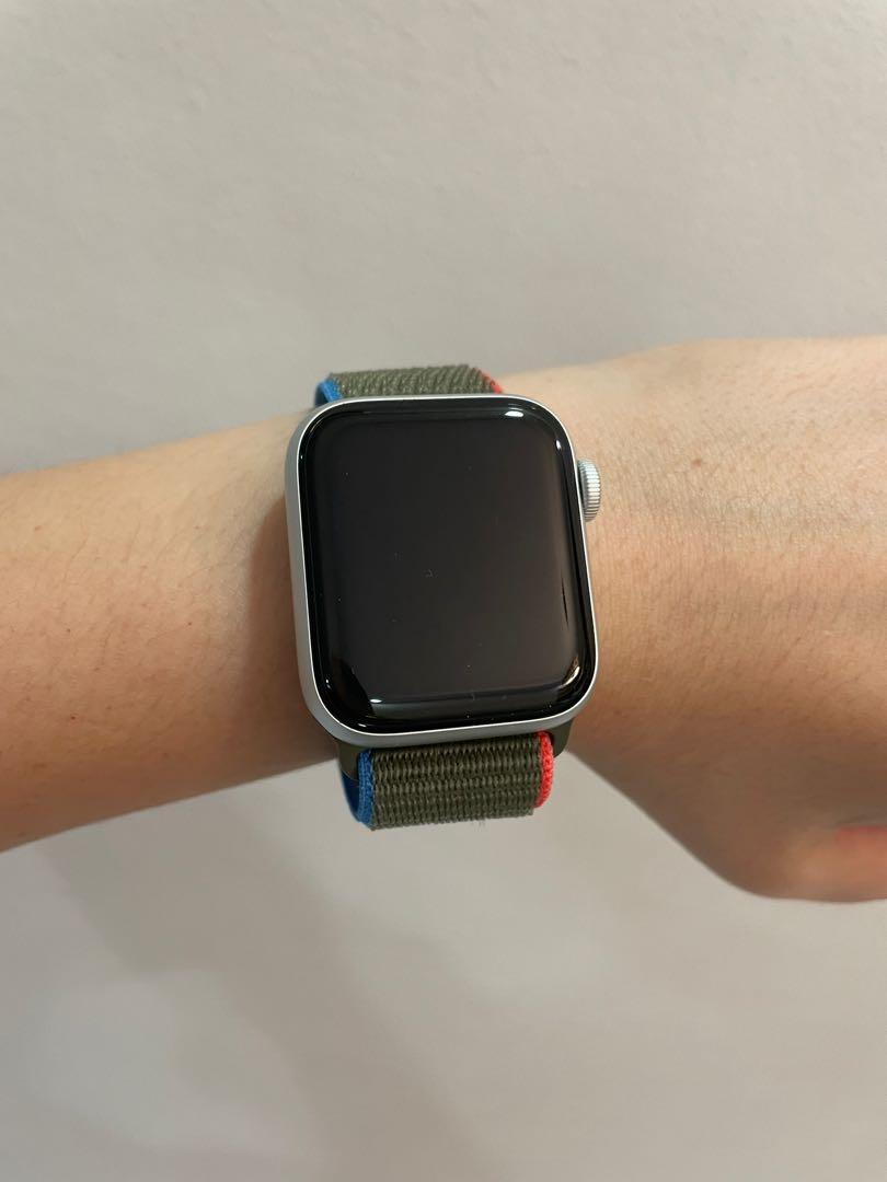 Apple Watch SE 40mm Silver Aluminium GPS with Olive Sport Loop