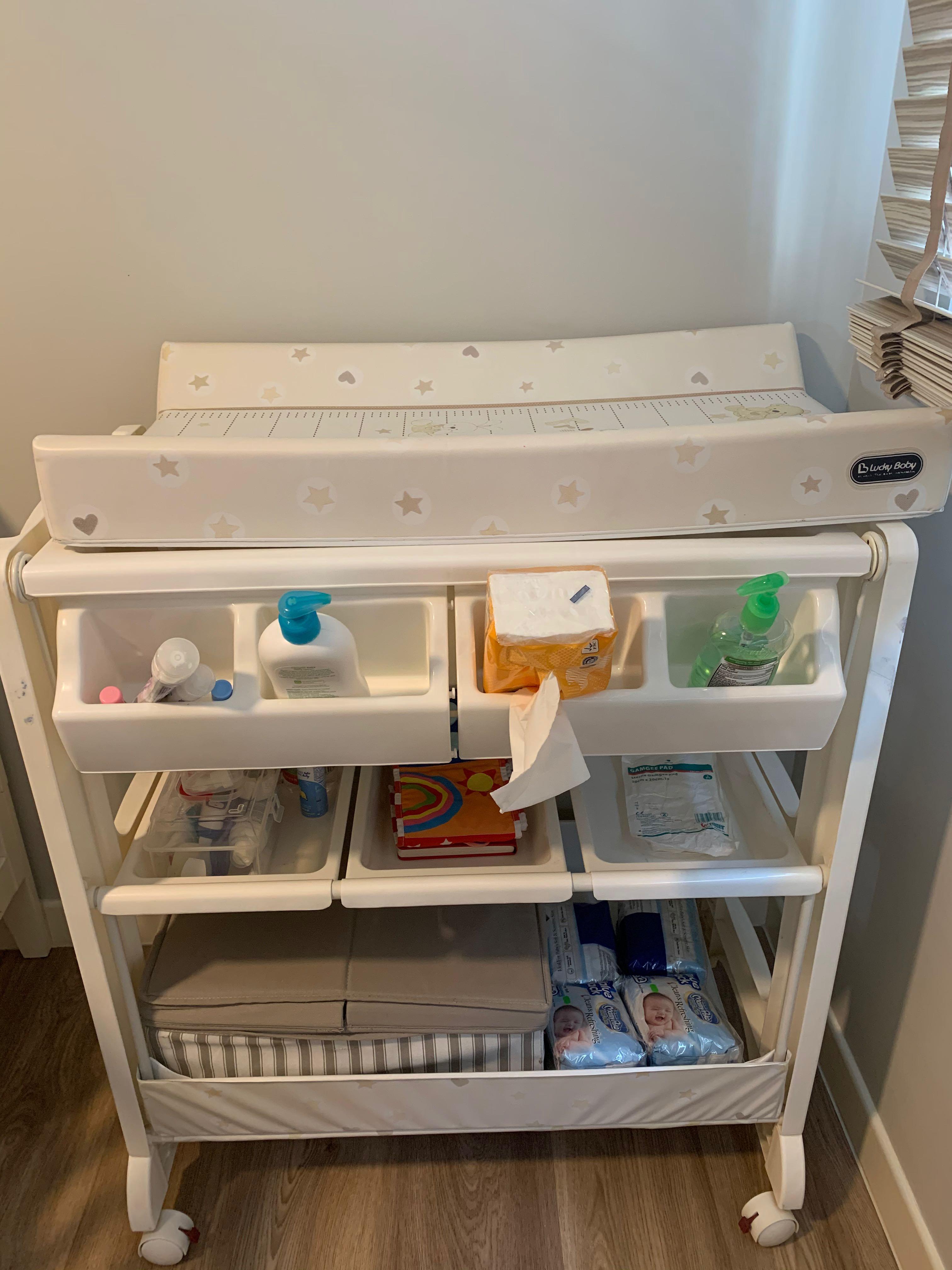 Baby changing station table organiser