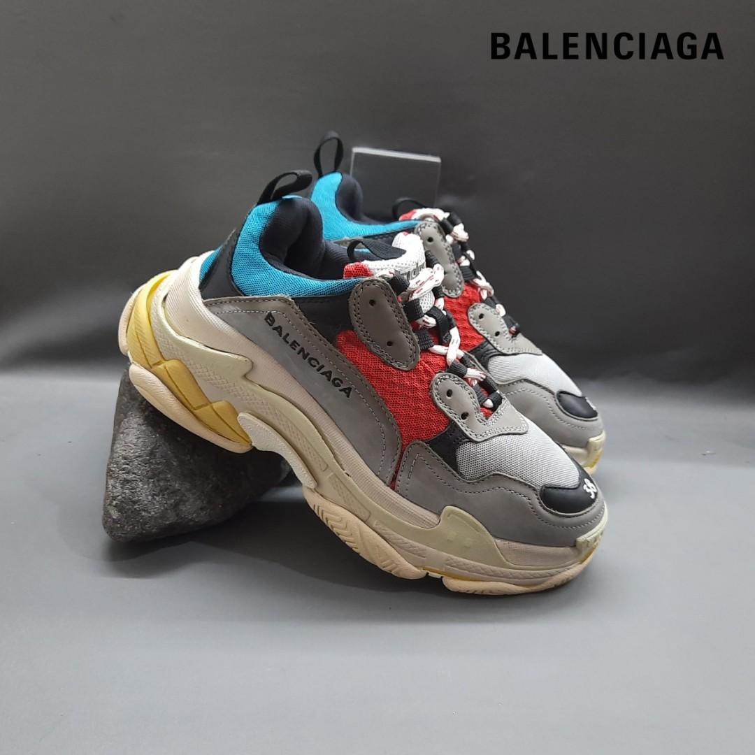 balenciaga triple s gray red