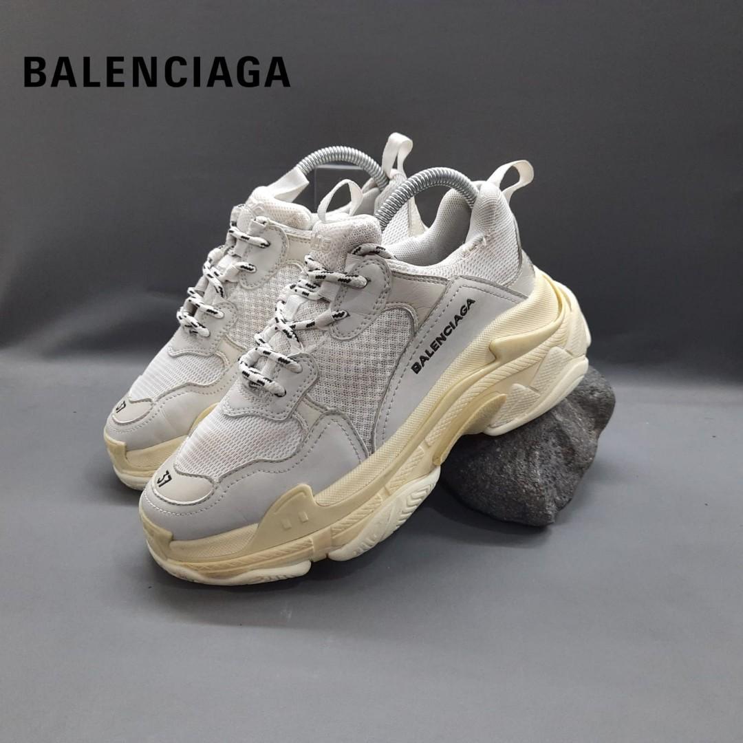 balenciaga triple s white grey
