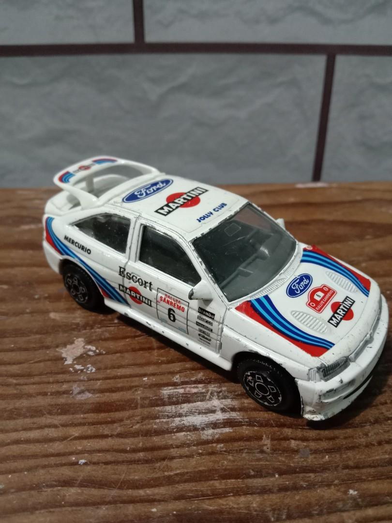 bburago_ford_escort_rs_coswort_1649142515_2b770010_progressive.jpg