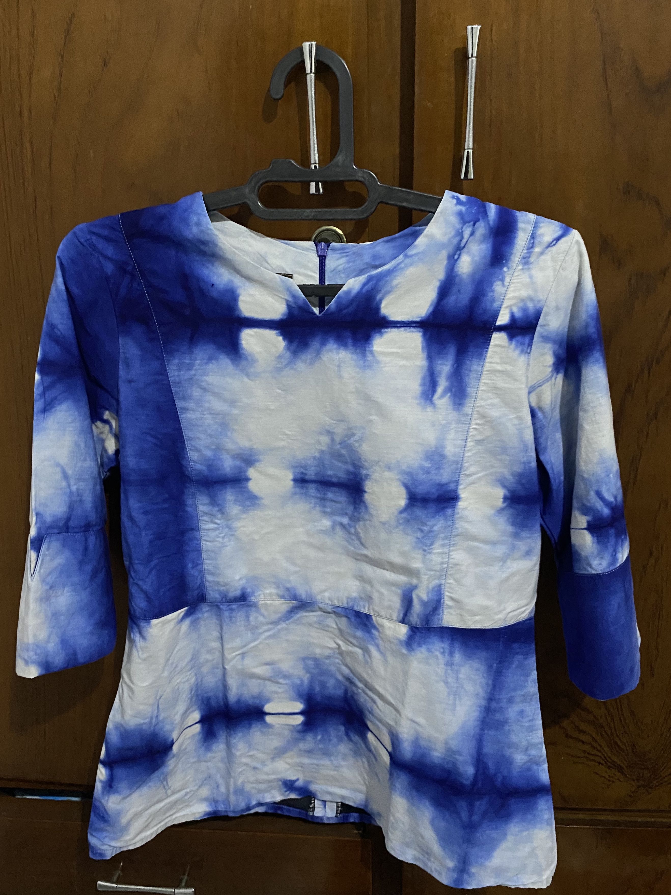 Baju Bercorak Batik Ikat Celup