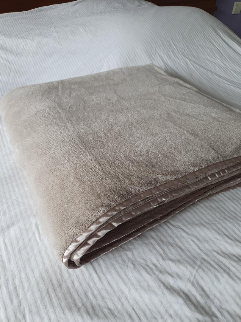 Brookstone online nap blanket