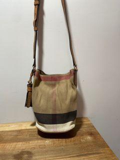 Burberry斜背包