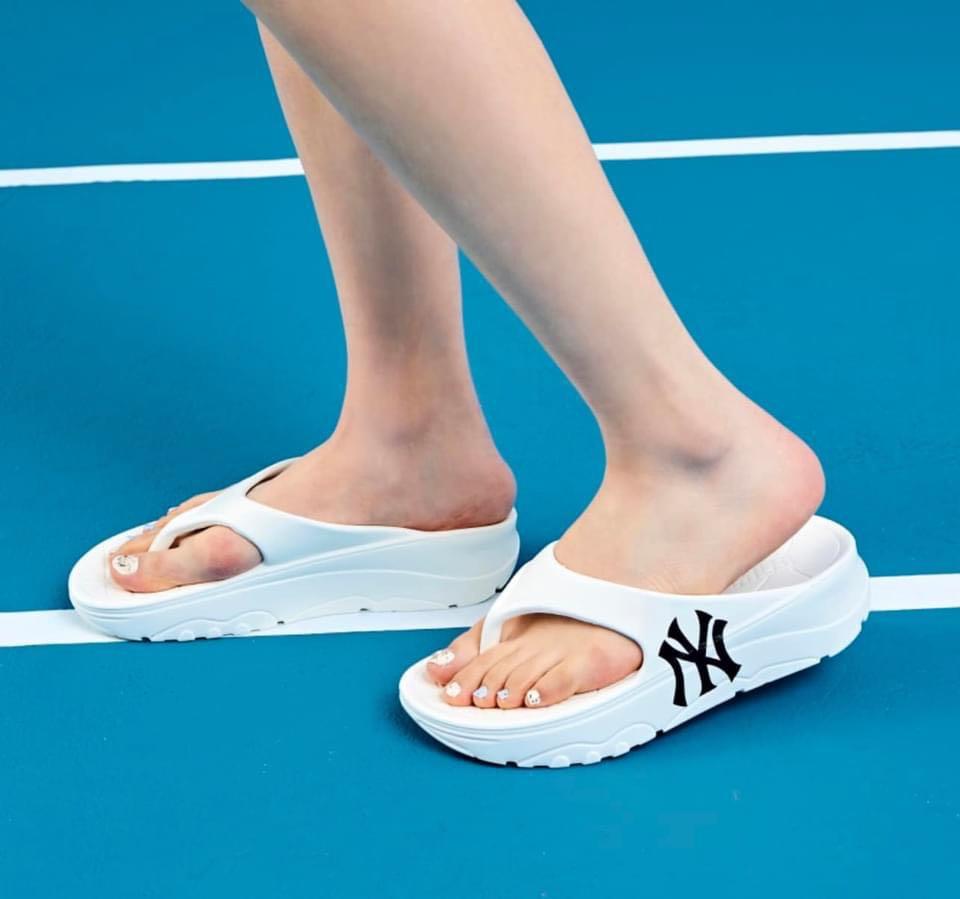 Chunky flip flop store