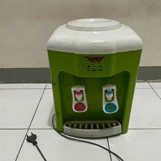 Dispenser air Sanex cuci gudang