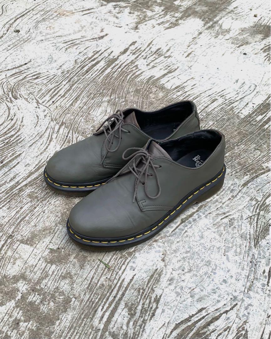 Dr Martens 1461 Dark Grey Smooth size 6uk(39-40) MIC, Fesyen Pria, Sepatu ,  Sepatu Boot di Carousell