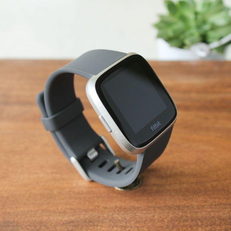 Fitbit versa lite charcoal sale silver