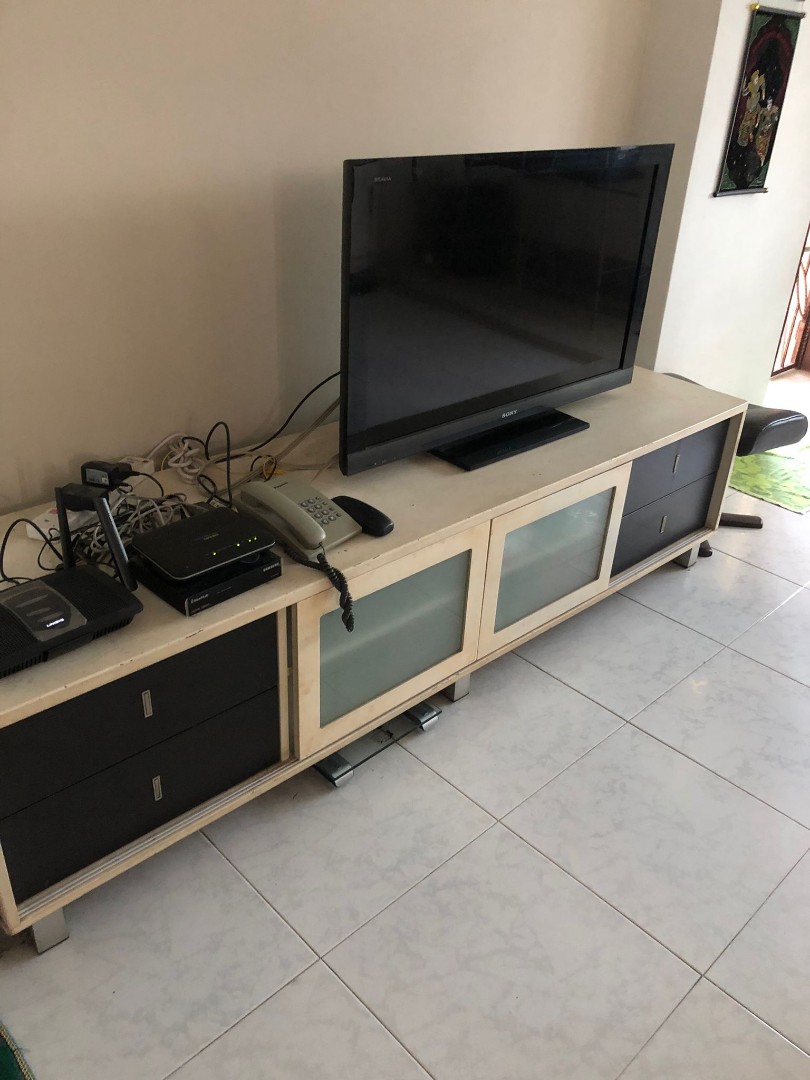 Garage saletv console, Furniture & Home Living, Furniture, TV Consoles