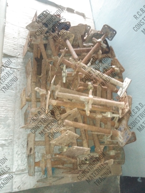 Heavy Duty 2nd Hand Base jack 32mm x 400mm Good Condition Items ...