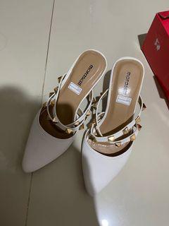 Heels putih