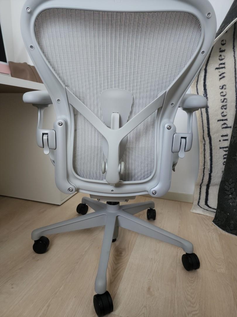 Aeron clearance white chair