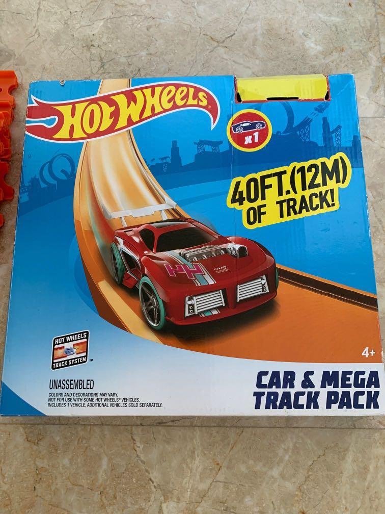 Hot Wheels Car & Mega Track Pack 
