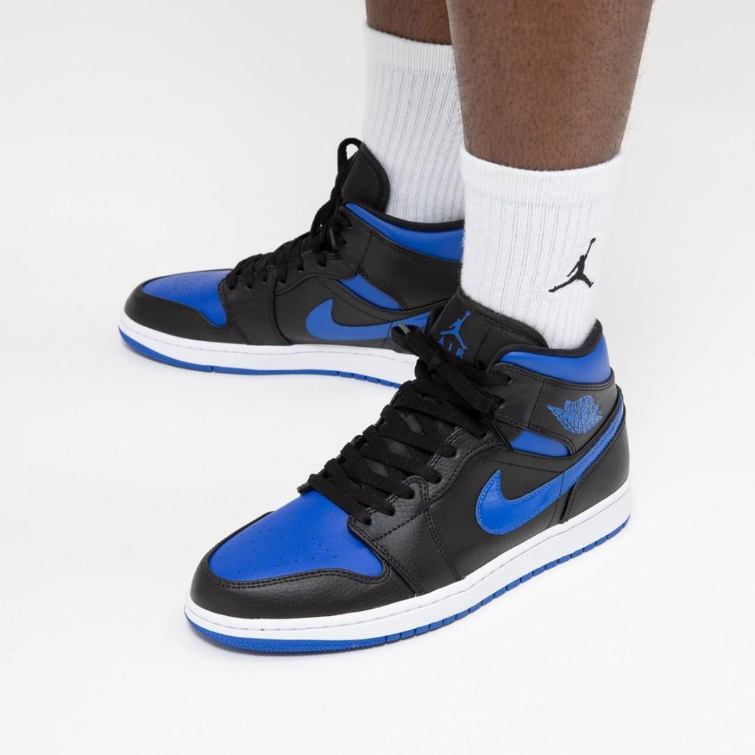 black hyper royal jordan 1 mid