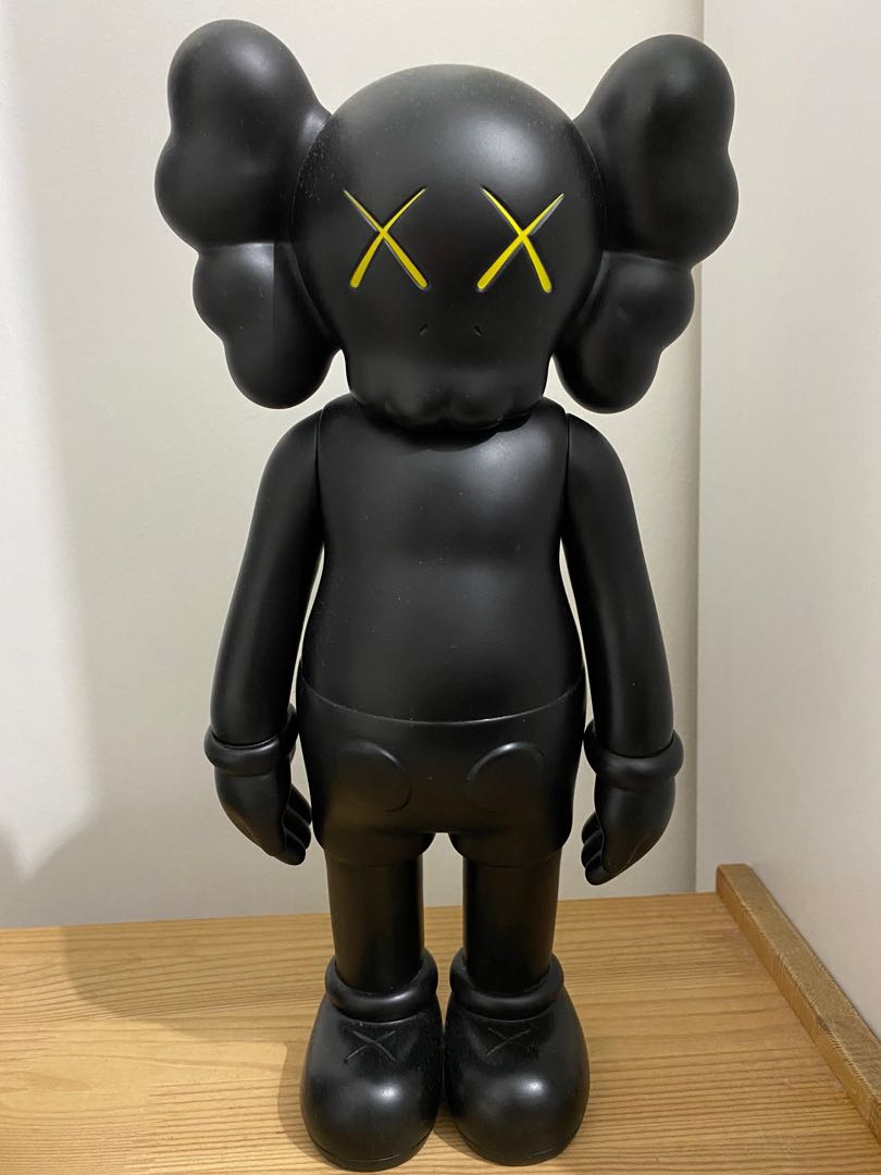 Kaws original fake, Hobbies & Toys, Collectibles & Memorabilia, Fan Merchandise on Carousell