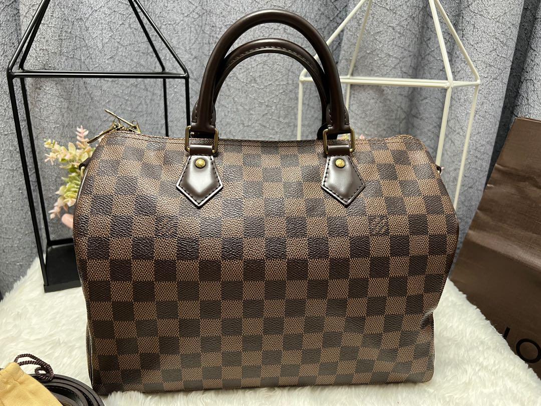 LV BANDOULIERE 30 (Category: Luxury Bags & Wallets) located in Carmona. Submitted by princesslc (Listing ID 1153265116, Image 3). Description: 🔥🦋LV Speedy Bandouliere 30🦋🔥 - 100% original or money back. -Excellent used condition. Noticeable signs of usage. Oxidized hardwares, minimal scuffings on the leather trim. No major flaws noted. Please request detailed pictures FYR. -Inclusions complete (paper bag, box, dustbag, material card, Copy of 
