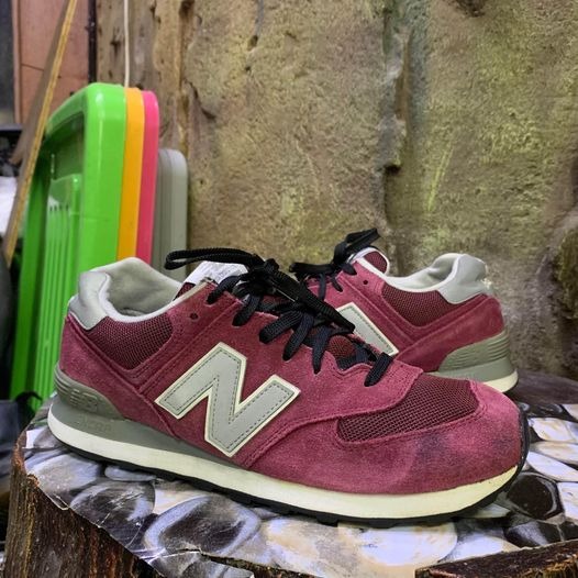 New balance 574 2025 burgundy size 5