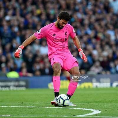 Liverpool sales pink goalkeeper