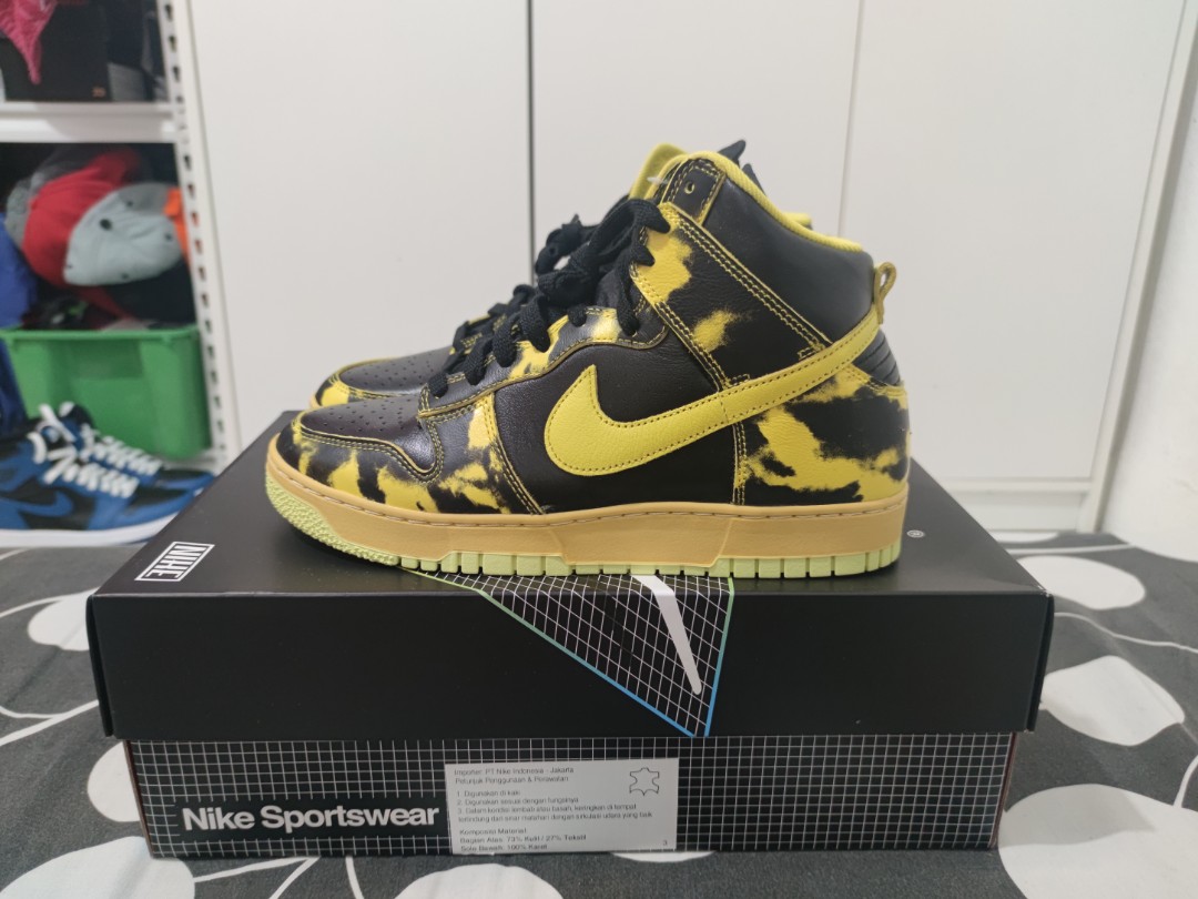 yellow and grey dunks