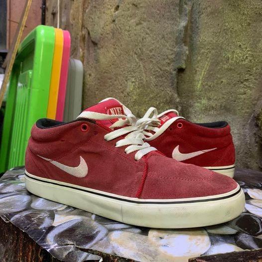 Nike satire outlet