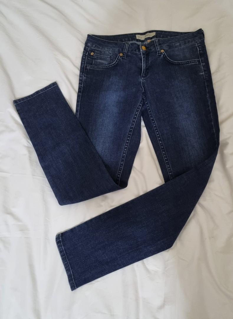 ORIG TOPSHOP BAXTER jeans Sz28 (Category: Jeans) located in Pasig City. Submitted by queenvhie (Listing ID 1153275532, Image 1). Description: 2 colors available: Dk. blue washed and black low rise skinny jeans. semi strechable.