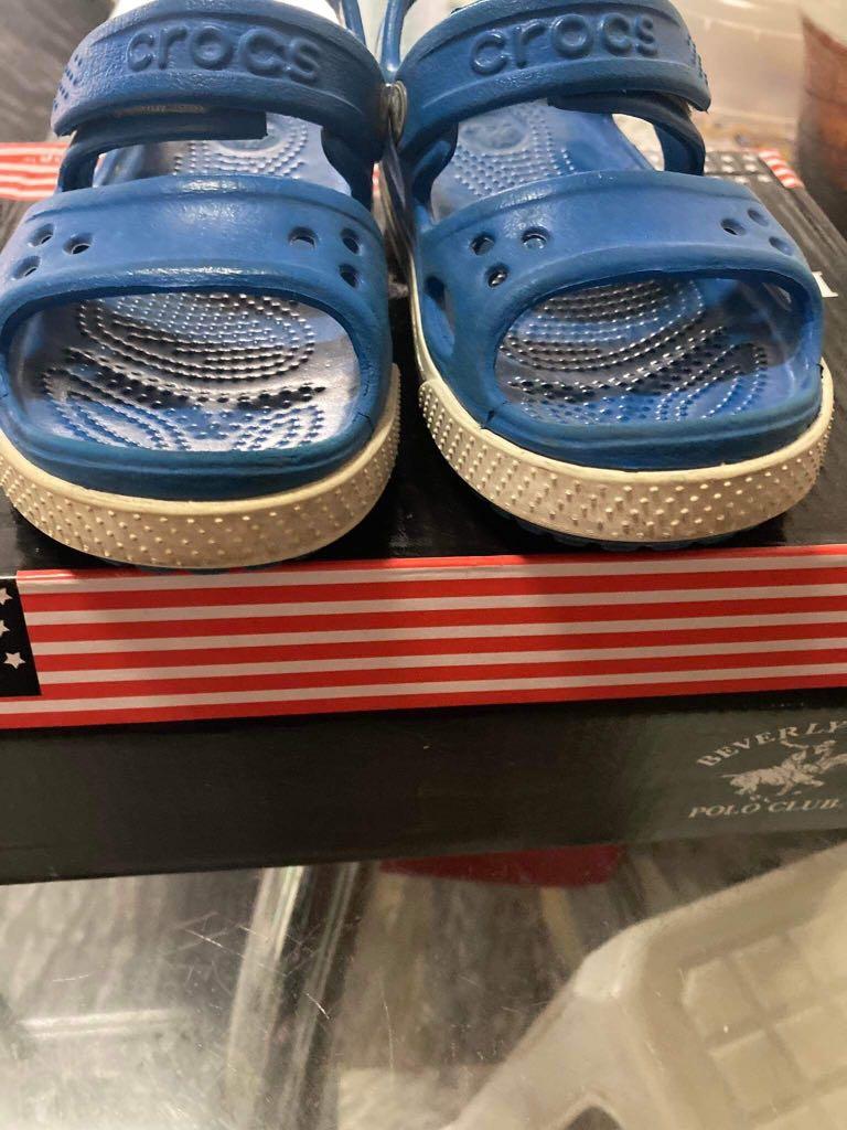 Original CROCS (Category: Babies & Kids Fashion) located in Las Pinas. Submitted by cadeefly (Listing ID 1153168443, Image 3). Description: RFS: Decluterring -wrong size -di talaga kasya kahit ano pilit -bought in Brazil .