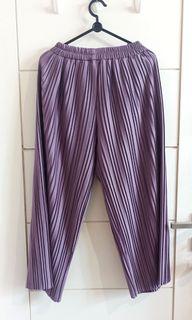 Pleated Purple Culotte Pants (Celana Kulot Plisket Warna Ungu)