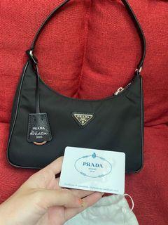 Prada Re-edition 2005 saffiano strap