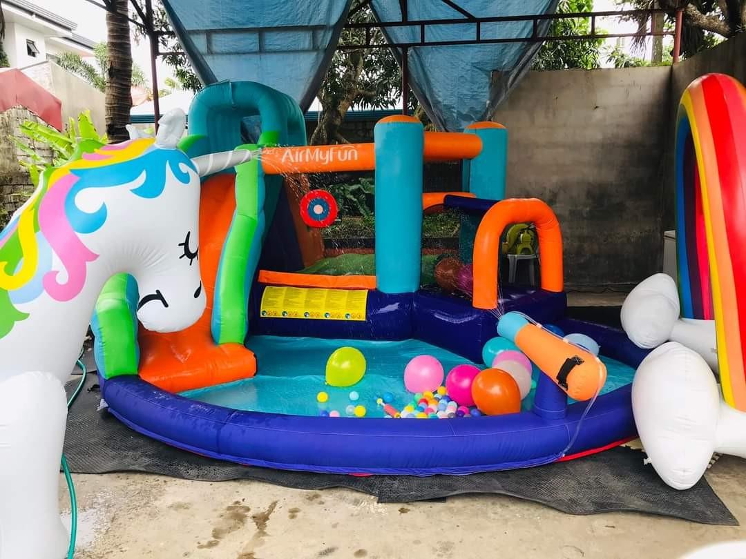 2nd hand for sale inflatable Slide with issue (Category: Infant Playtime) located in Manila. Submitted by prettyme101395 (Listing ID 1139567300, Image 3). Description: may leak na ilalim bakbak na ung white layer nya need basain para mas firm as is.