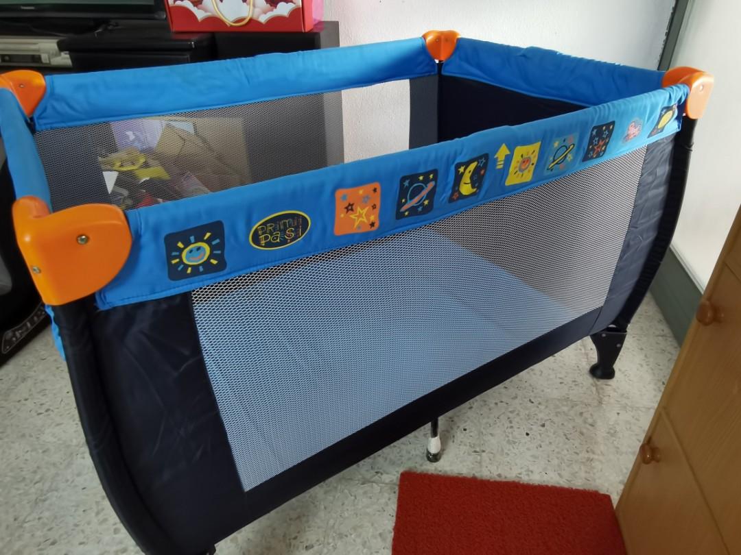Second hand shop baby bed