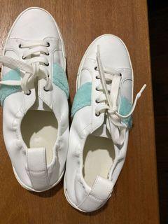 preloved sepatu kets charles & keith original