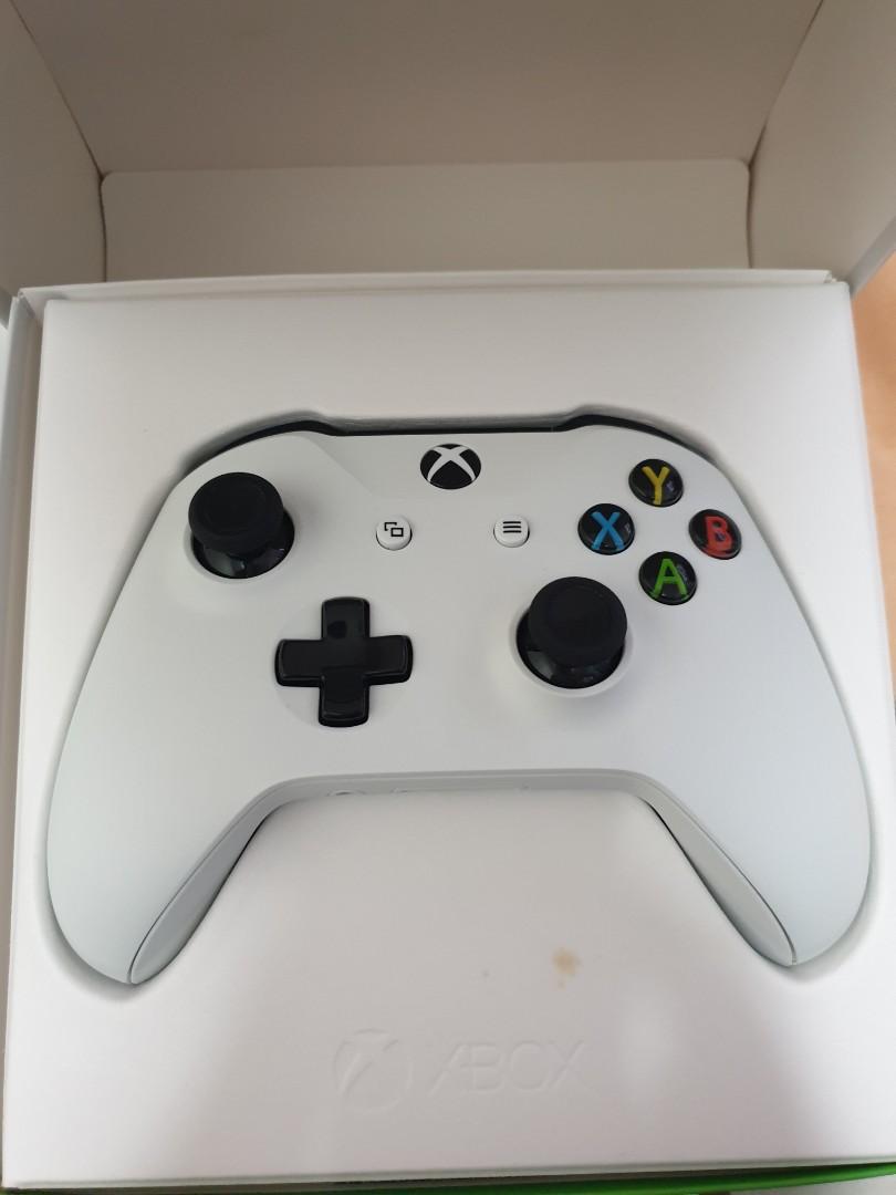 Xbox controller with FREE Razer mice, Video Gaming, Gaming Accessories