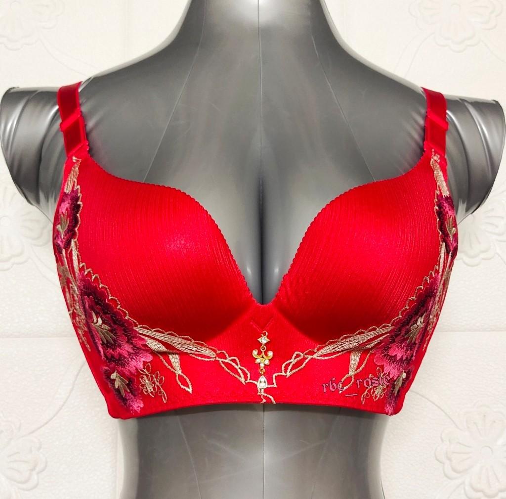 36B/80B PUSH UP BRA WITH 3D EMBROIDERY FLOWER - NON-WIRED, Women's Fashion,  New Undergarments & Loungewear on Carousell