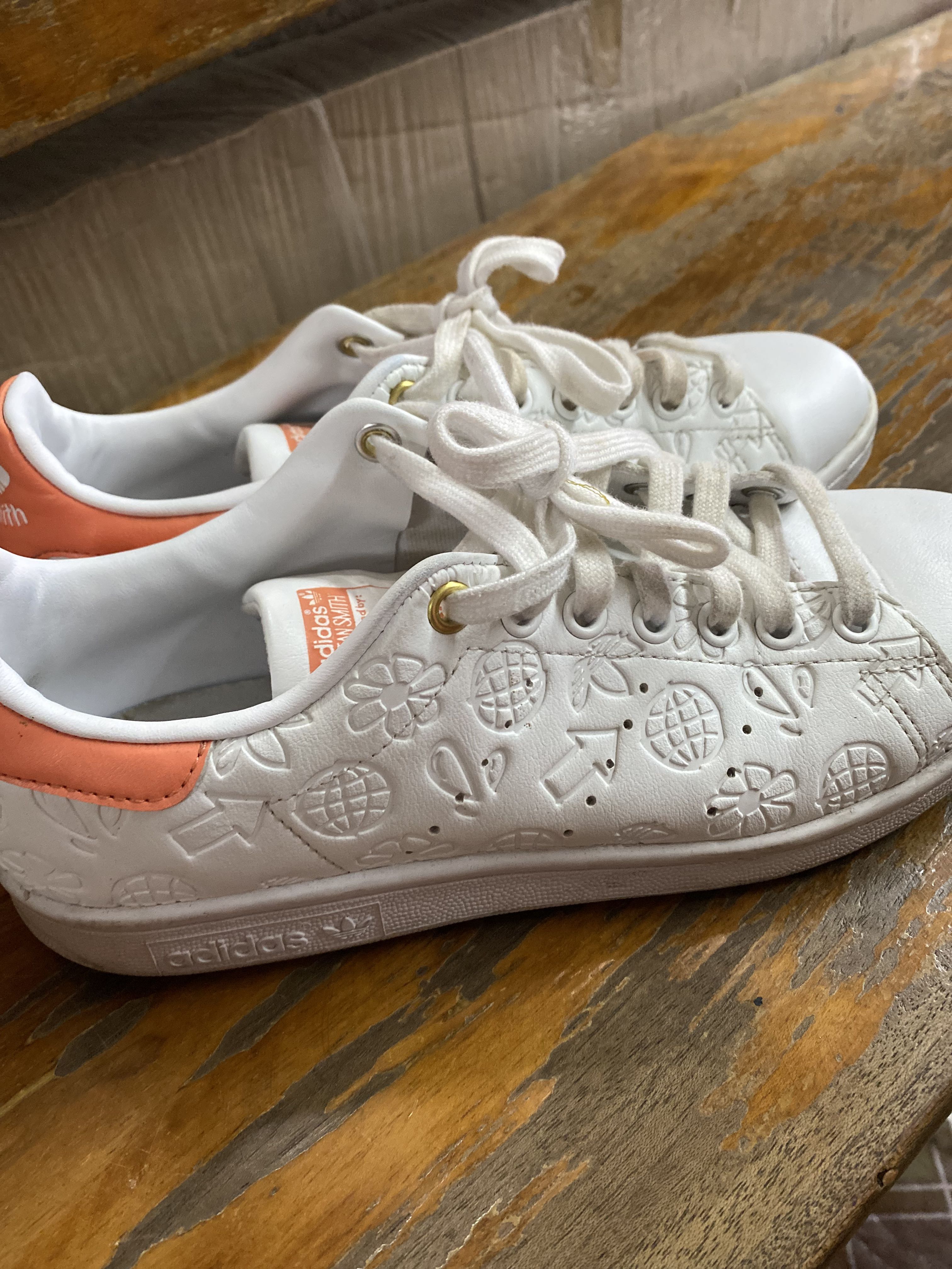Adidas stan hotsell smith solar orange