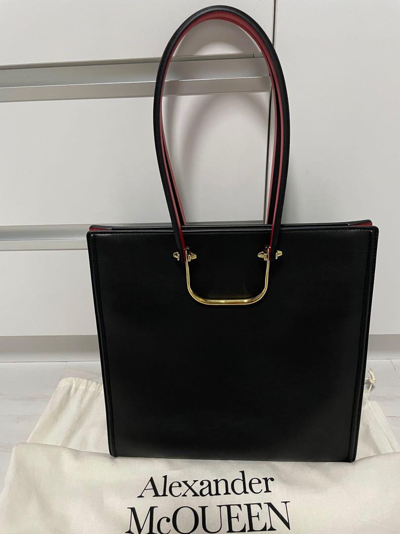 Alexander McQueen bag (Category: Luxury Bags & Wallets) located in Taytay. Submitted by alyza2closet (Listing ID 1153465776, Image 3). Description: Buying rules: Please note that the item are no inclusions and will not accommodate return or refund or exchange of the items. These are my personal pre-love items. Thank you.